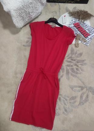 Красное спортивное женское платье миди 🩸10 фото