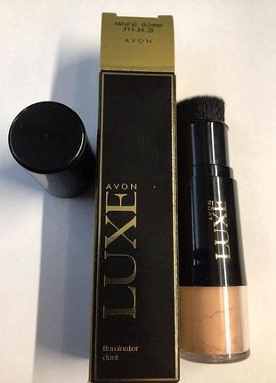 Лёгкая пудра-хайлайтер luxe (natural shimmer) с кисточкой avon