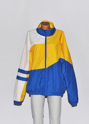 Яркая мужская, спортивная ветровка