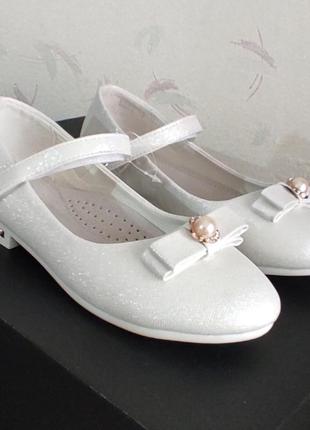 Туфли белые для девочки блестящие с бантиком7 фото
