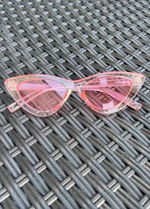Окуляри сонцезахисні жіночі в рожевій оправі з мішечком для зберігання5 фото