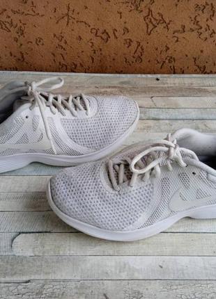 Кросівки nike revolution4