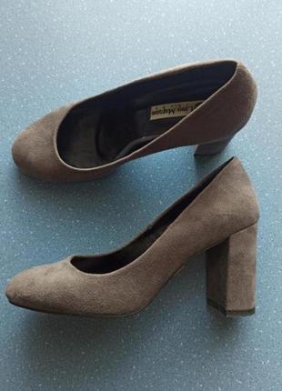 Майже нові туфлі