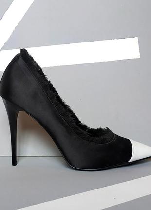 Шикарные туфли лодочки на шпильке с белым носиком