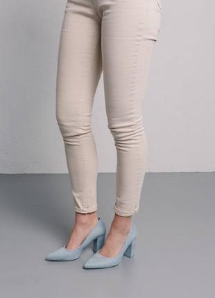Женские замшевые туфли на каблуках синего цвета4 фото