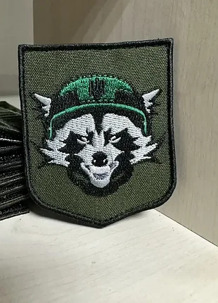 №164 шеврон енот 8 см