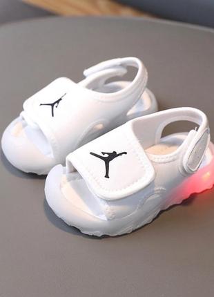 Босоніжки стильні та модні