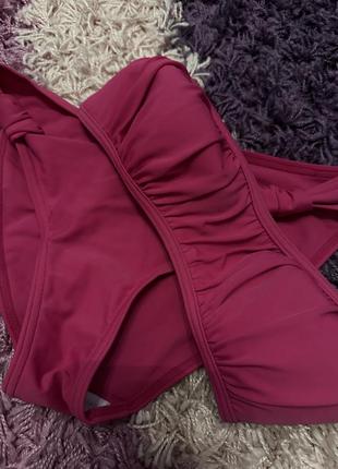 Яскравий купальник