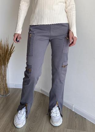Карго prettylittlething брюки с разрезами снизу