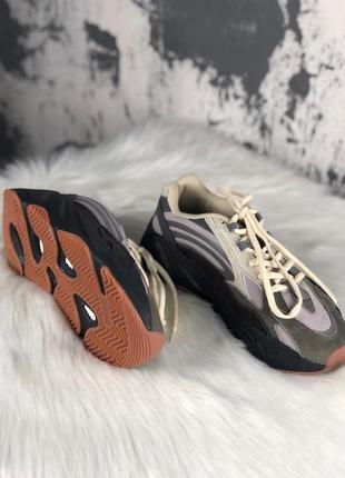 Крутые кроссовки adidas x kanye west yeezy 700 v2 grey.3 фото