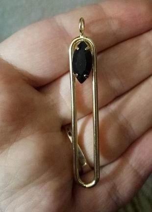 Довгий незвичайний кулон