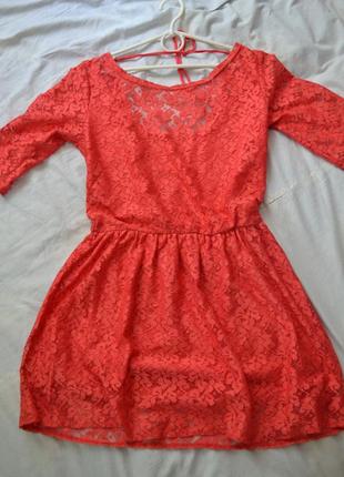 Нежное гипюровое платье коралового цвета, открытая спина1 фото