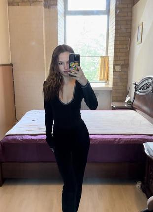 Боди с глубоким декольте