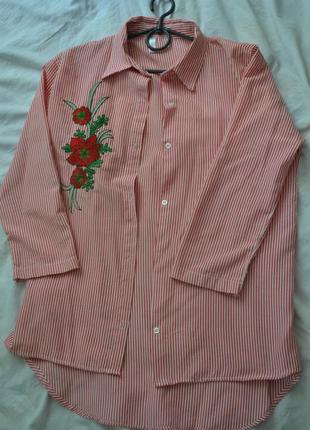 Розовая рубашка в полоску с вышивкой