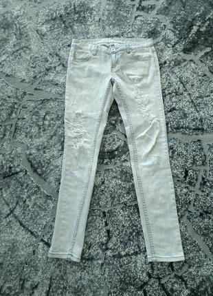 Белые рваные джинсы 😍