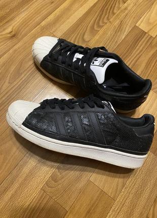 Женские кроссовки adidas