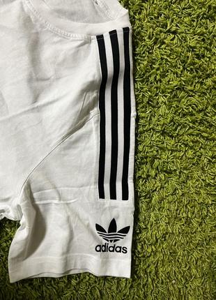 Футболка adidas з лампасами3 фото