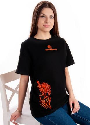 Стильна чорна жіноча футболка з патріотичною символікою