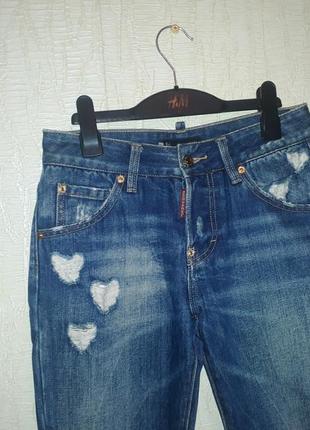 Оригінальні укорочені джинси бойфренди dsquared з рваними сердечками розмір 363 фото