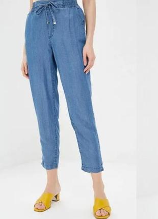 Джинсы спортивного стиля