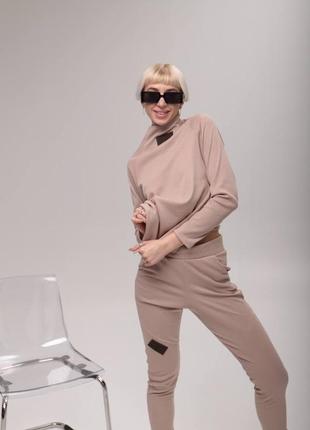 Женский легкий спортивный костюм