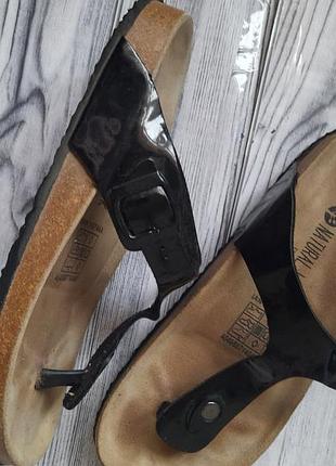 Сандалі босоніжки шльопанці