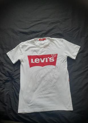Футболка от levi's