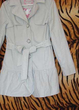 Плащ світло-сірого кольору р. 10
