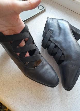 Шкіряні черевики чоботи туфлі ботільйони кожаные туфли  р 38,5   39 ботинки деми ботильоны устойчивои каблуке