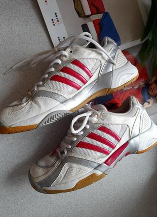 Шикарні білі з червоною смужками кросівки adidas 38 38,5 кросовки белые с красными полосками1 фото