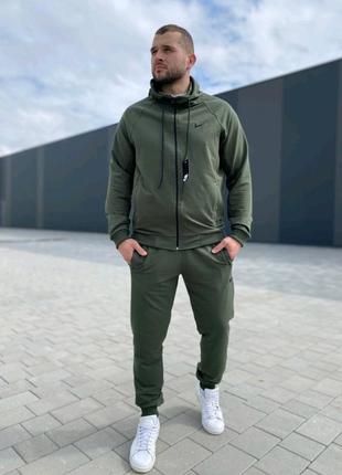 Спортивный костюм