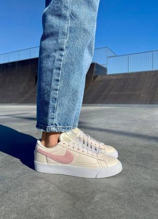 Nike blazer low beige/pink жіночі персикові рожеві бежеві кросівки найк блейзер весна літо осінь женские кроссовки беж персиковые розовые глиттер2 фото