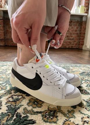 Nike blazer low 77 white black logo чоловічі жіночі кросівки найк блейзер низькі кеди білі весна осінь літо мужские женские кеды кроссовки белые лето