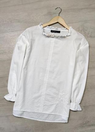Белая блуза с вышивкой