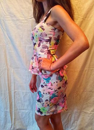 Платье с баской