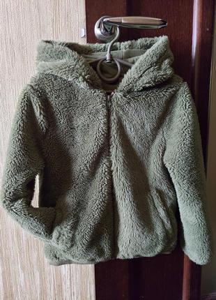 Короткая мягкая куртка тедди оливкового цвета kiabi на хлопковом подкладе 5-8 лет2 фото