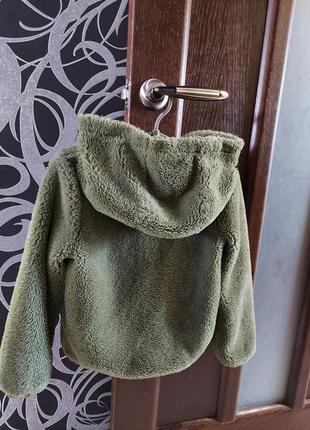 Короткая мягкая куртка тедди оливкового цвета kiabi на хлопковом подкладе 5-8 лет10 фото