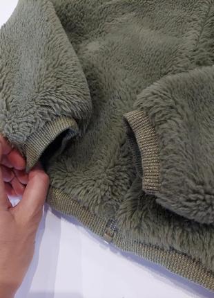 Короткая мягкая куртка тедди оливкового цвета kiabi на хлопковом подкладе 5-8 лет9 фото
