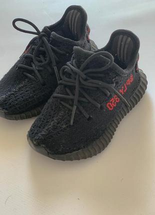 Легкие кроссовки adidas yeezy