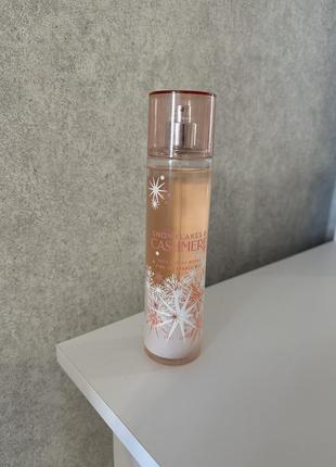 Спрей для тіла snowflakes &amp; cashmere bath and body works