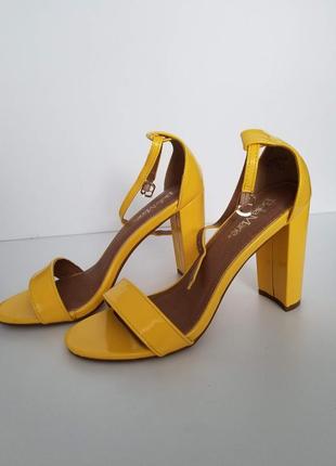 Женские босоножки на каблуке bella marie, 38 размер1 фото