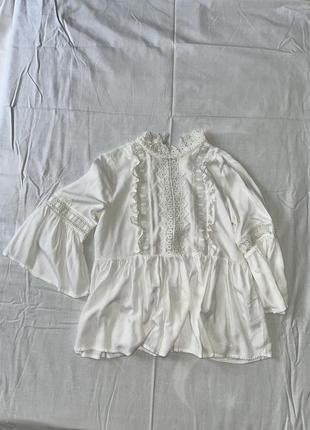 Белая женская блуза