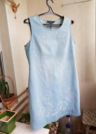 Летнее платье-карандаш со стразами. размер 46-48.