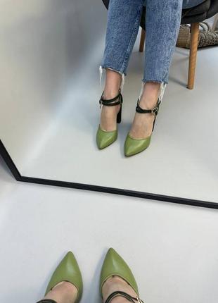 Туфли женские из натуральной итальянской кожи и замша женские на каблуке зелёные3 фото