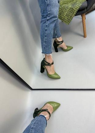 Туфли женские из натуральной итальянской кожи и замша женские на каблуке зелёные4 фото