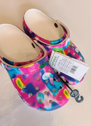 Crocs classic tie dye clogs
 сабо женские крокс, оригинал.3 фото