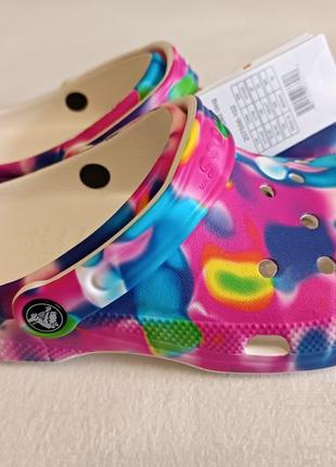 Crocs classic tie dye clogs
 сабо женские крокс, оригинал.4 фото