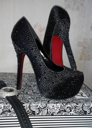 Шикарные черные туфли с камнями на красной подошве princess6 фото