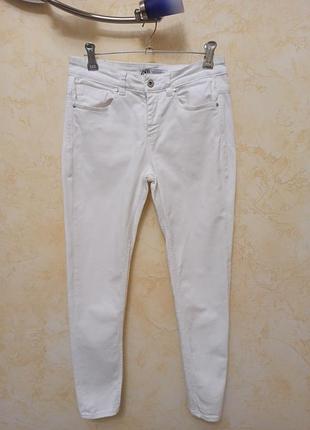 Белые джинсы zara