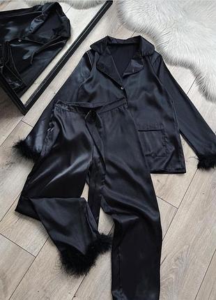 Костюм с перышком, пижама атлас черный